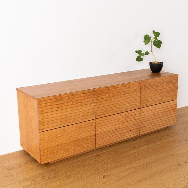 LOW CHEST_SLIT_W1410-1600mm